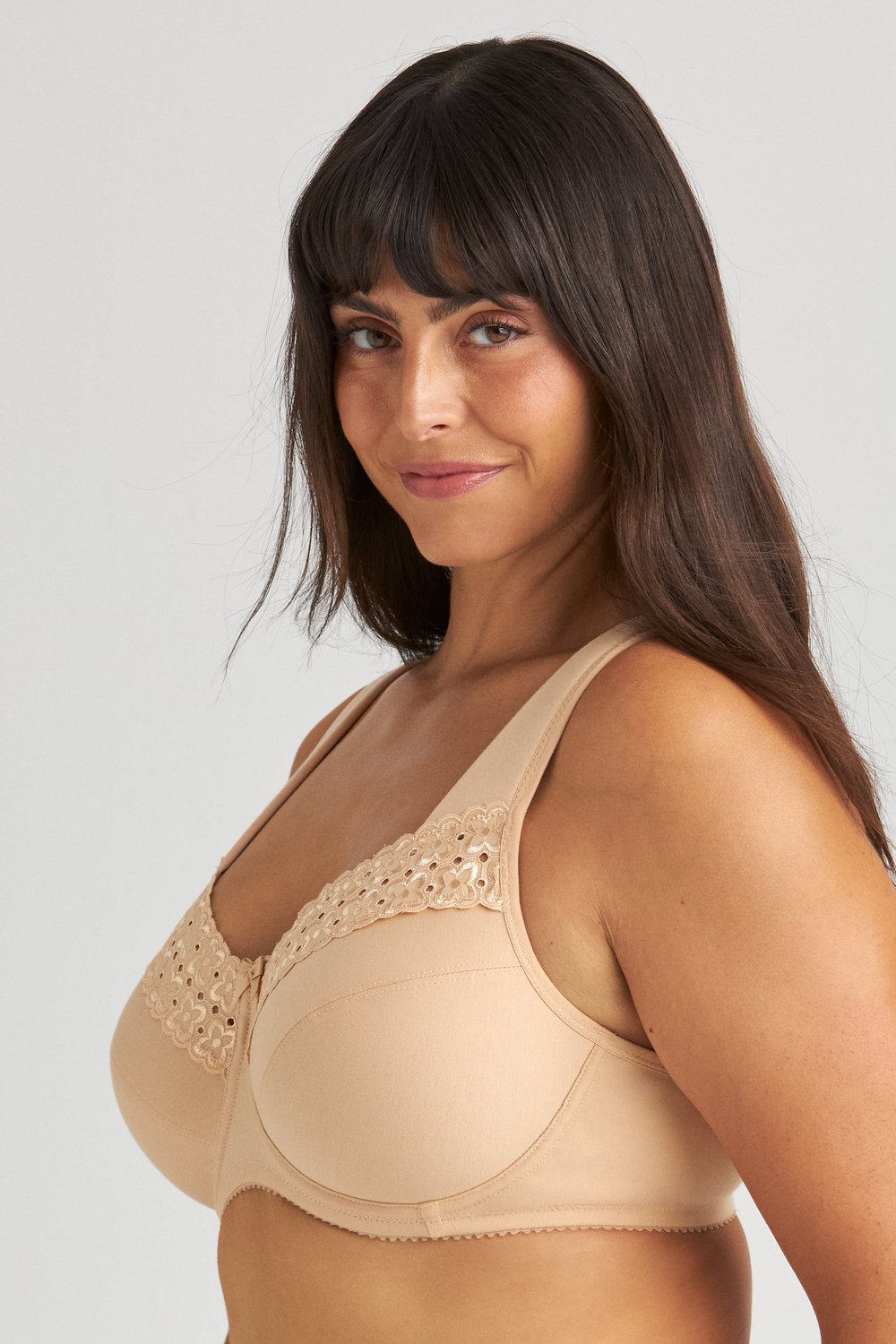 Broderie Anglaise bra