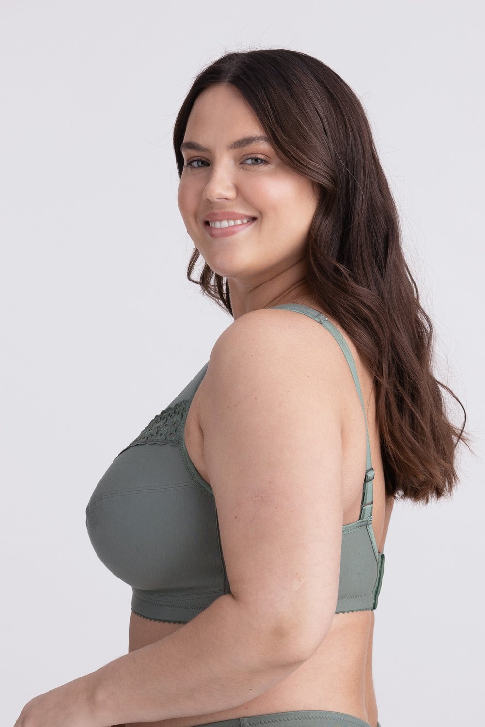 Broderie Anglaise bra