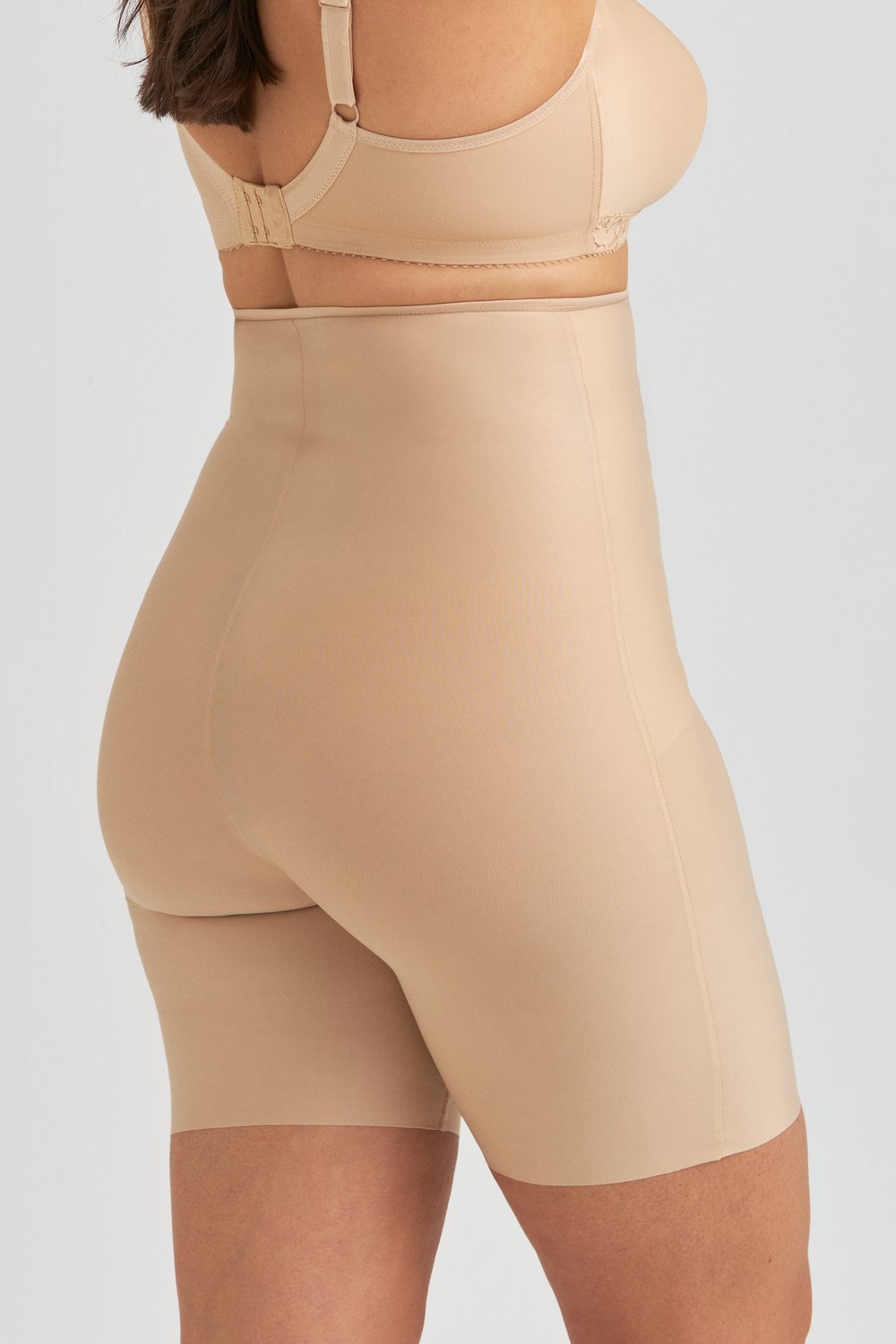 Cool Sensation panty with extra high waist and long legs