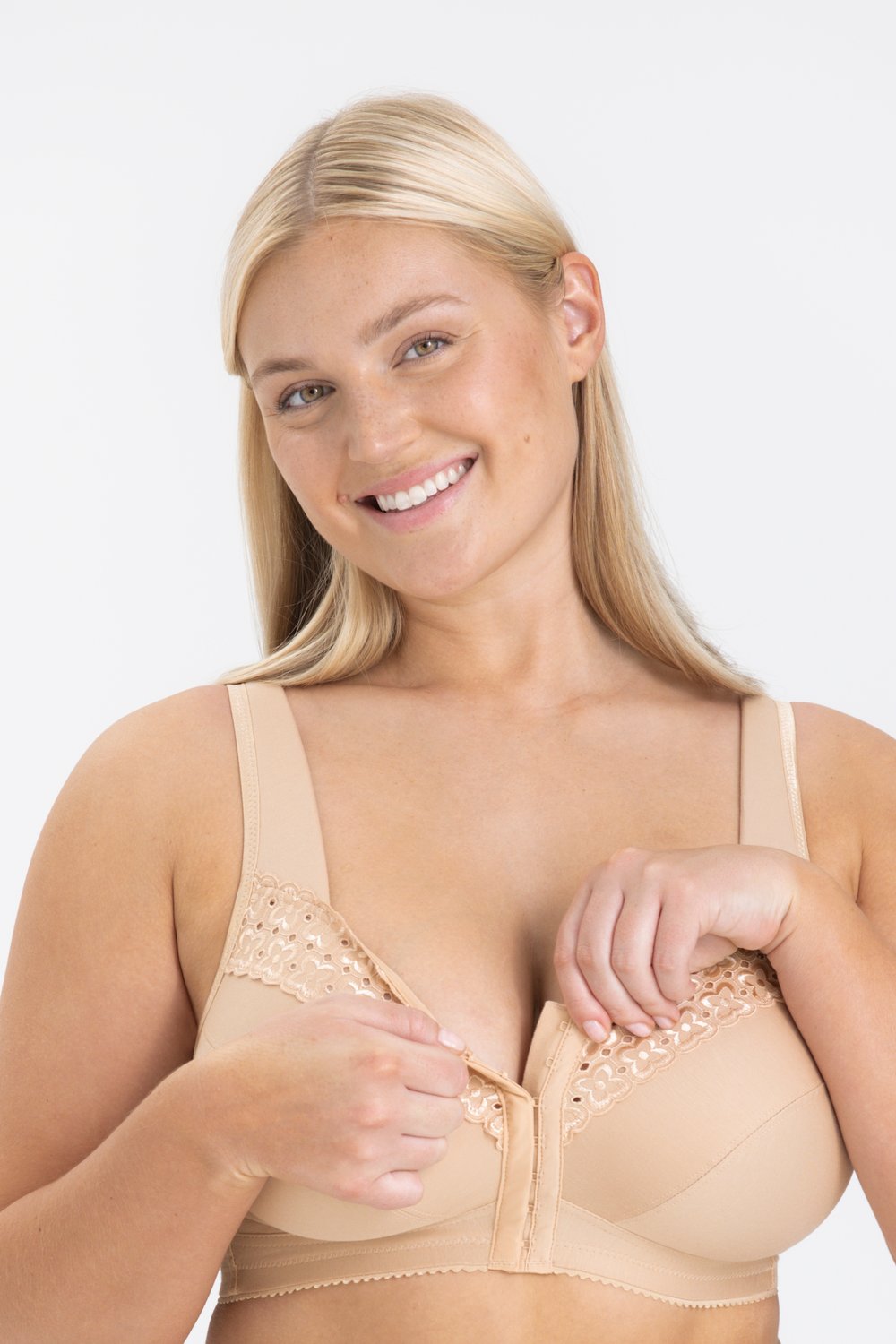 Broderie Anglaise front-closure bra