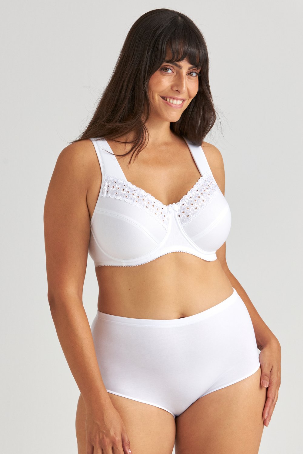 Broderie Anglaise bra