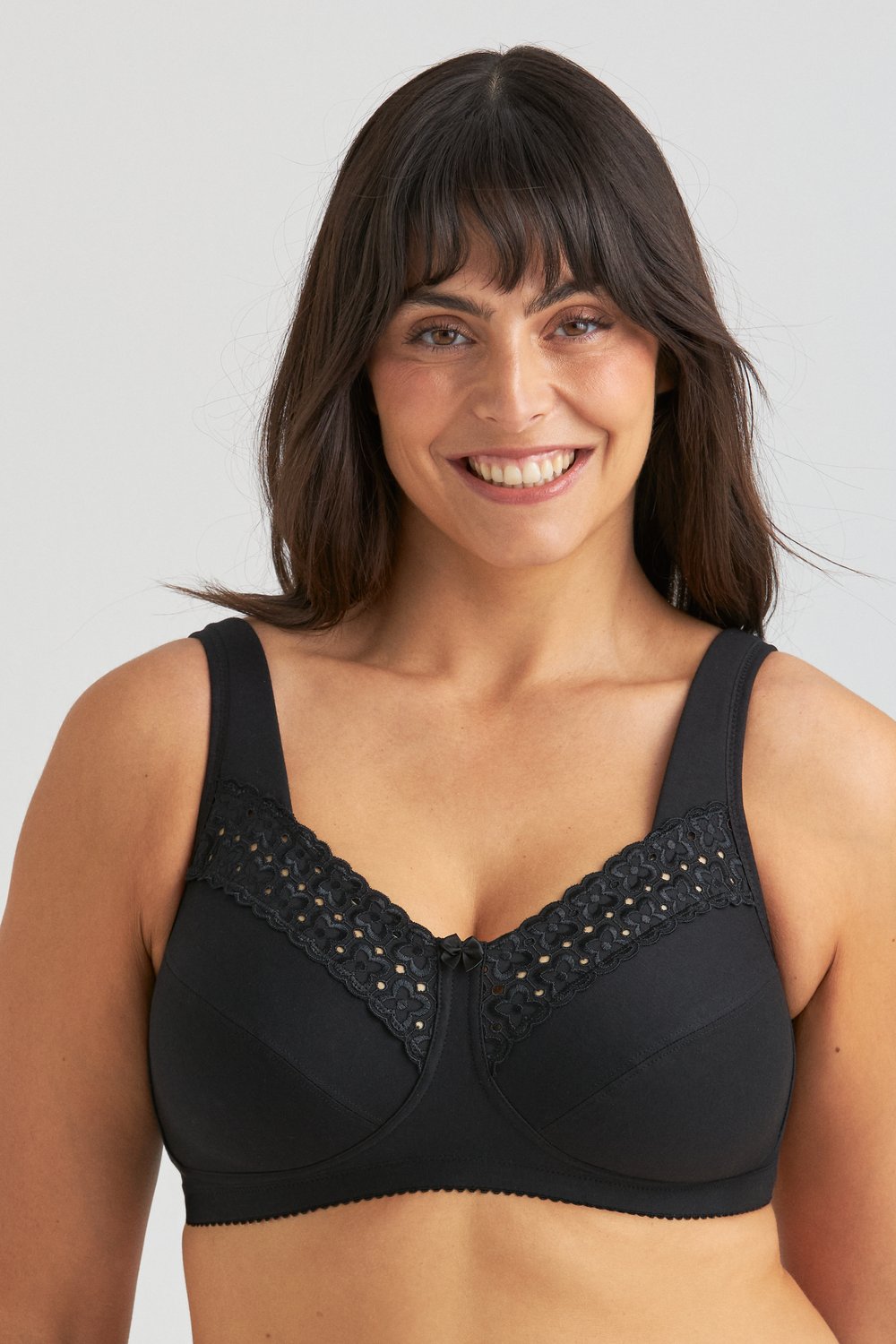 Broderie Anglaise bra