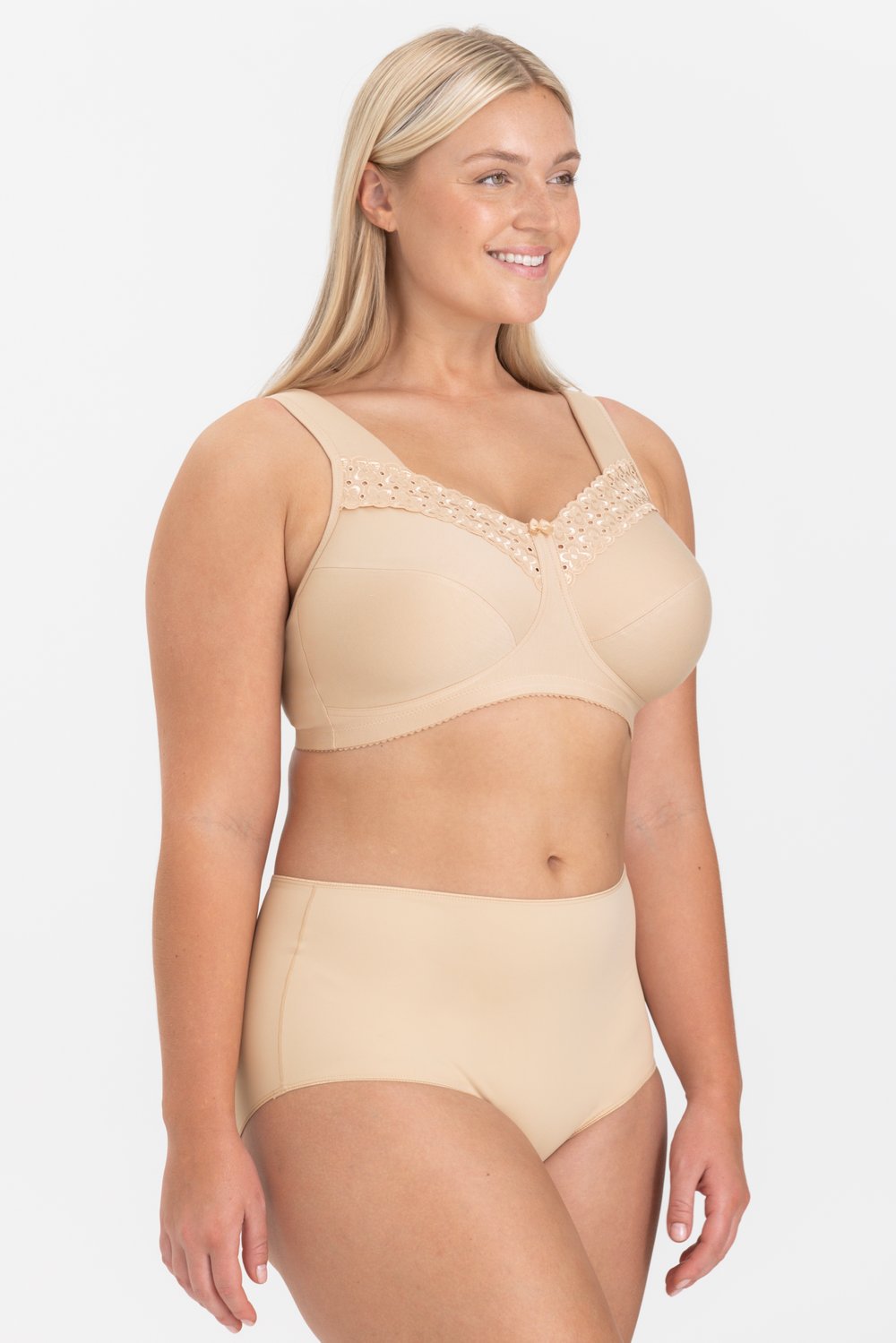 Broderie Anglaise bra