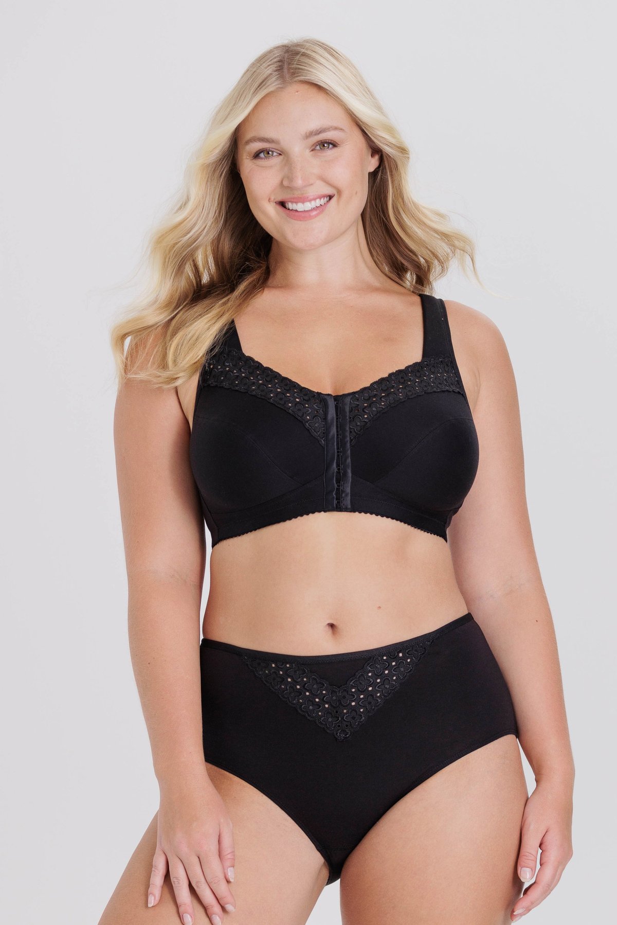 Broderie Anglaise front-closure bra
