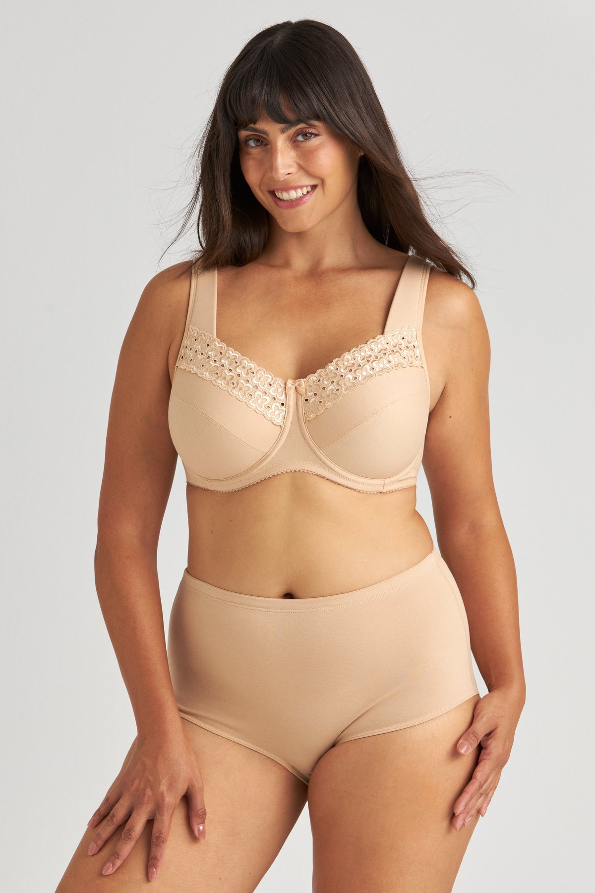 Broderie Anglaise bra