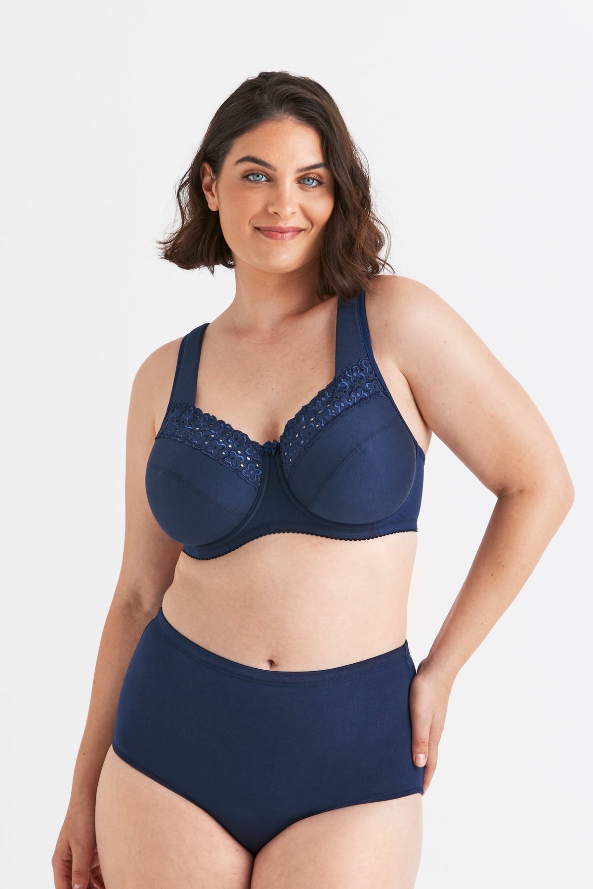 Broderie Anglaise bra