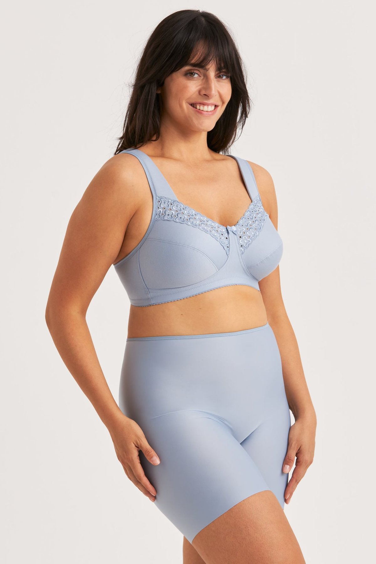 Broderie Anglaise bra