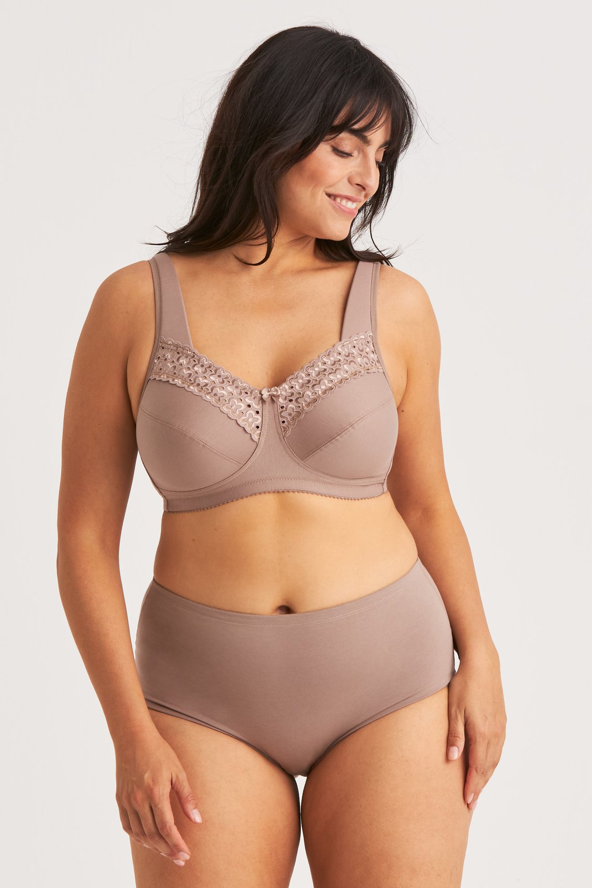 Broderie Anglaise bra