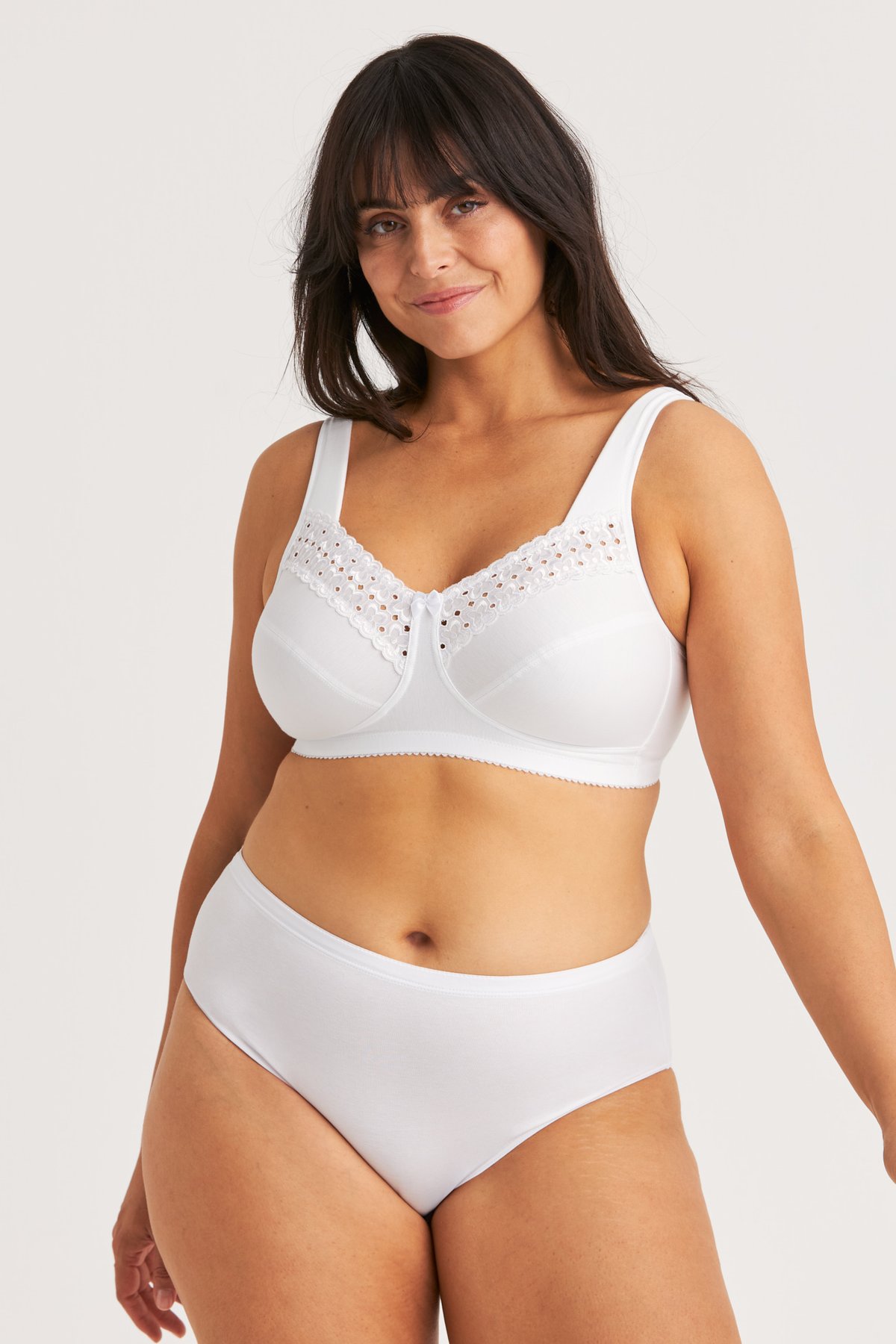 Broderie Anglaise bra