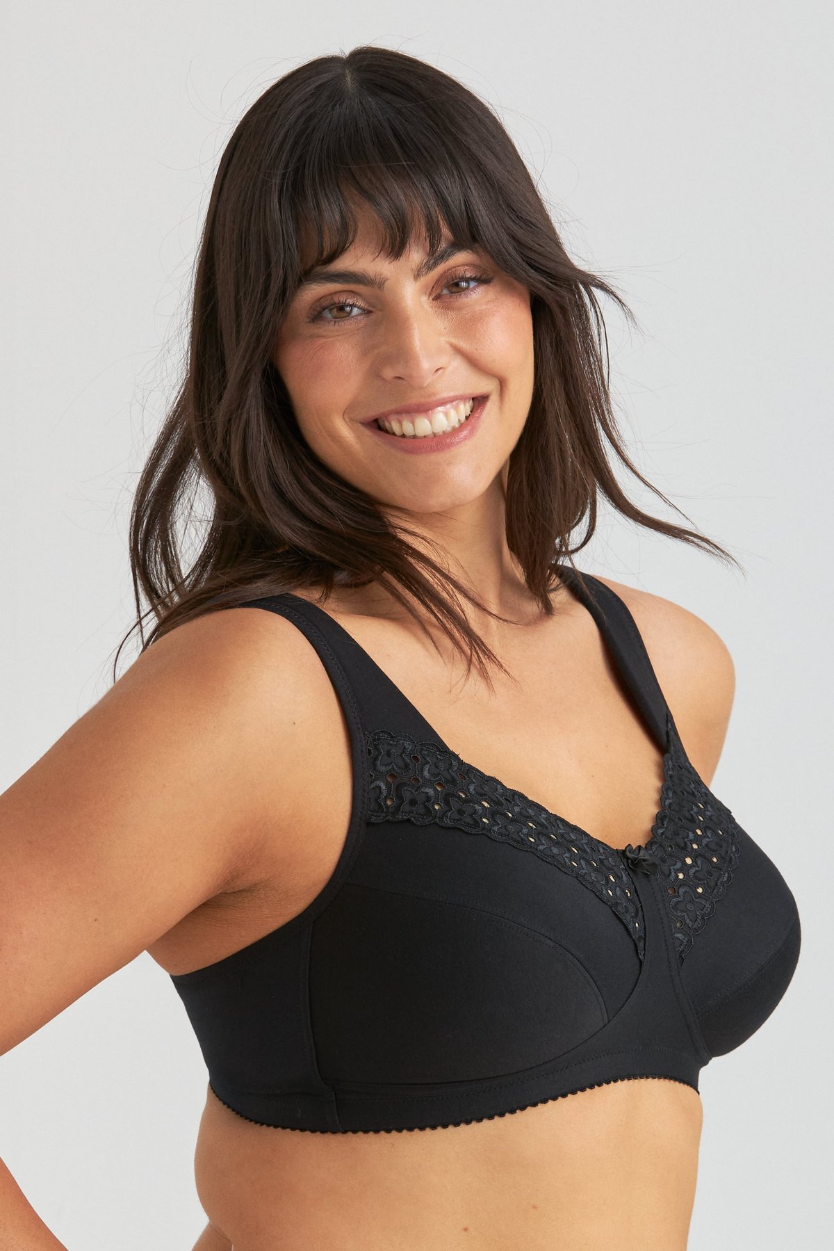 Broderie Anglaise bra