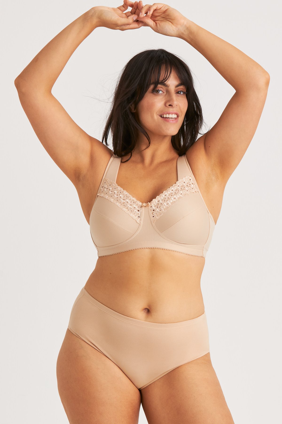 Broderie Anglaise bra