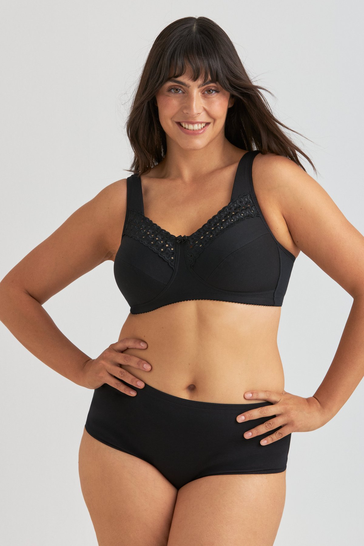 Broderie Anglaise bra