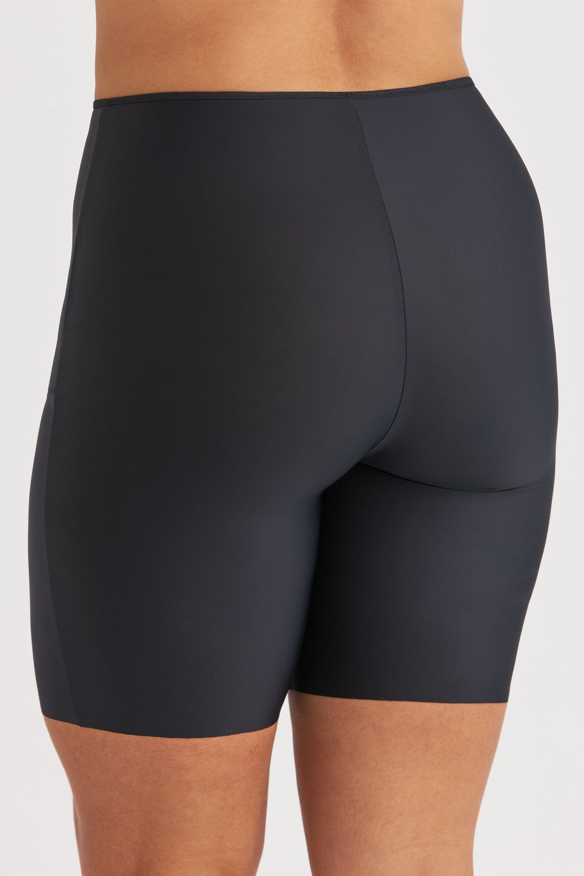 Vue de dos de la culotte longue noire Cool Sensation Miss Mary en tissu WinCool lisse et rafraîchissant.
