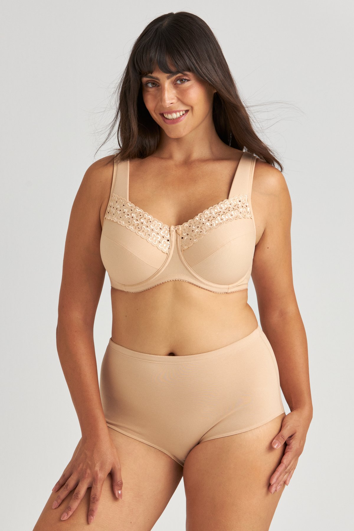 Broderie Anglaise bra