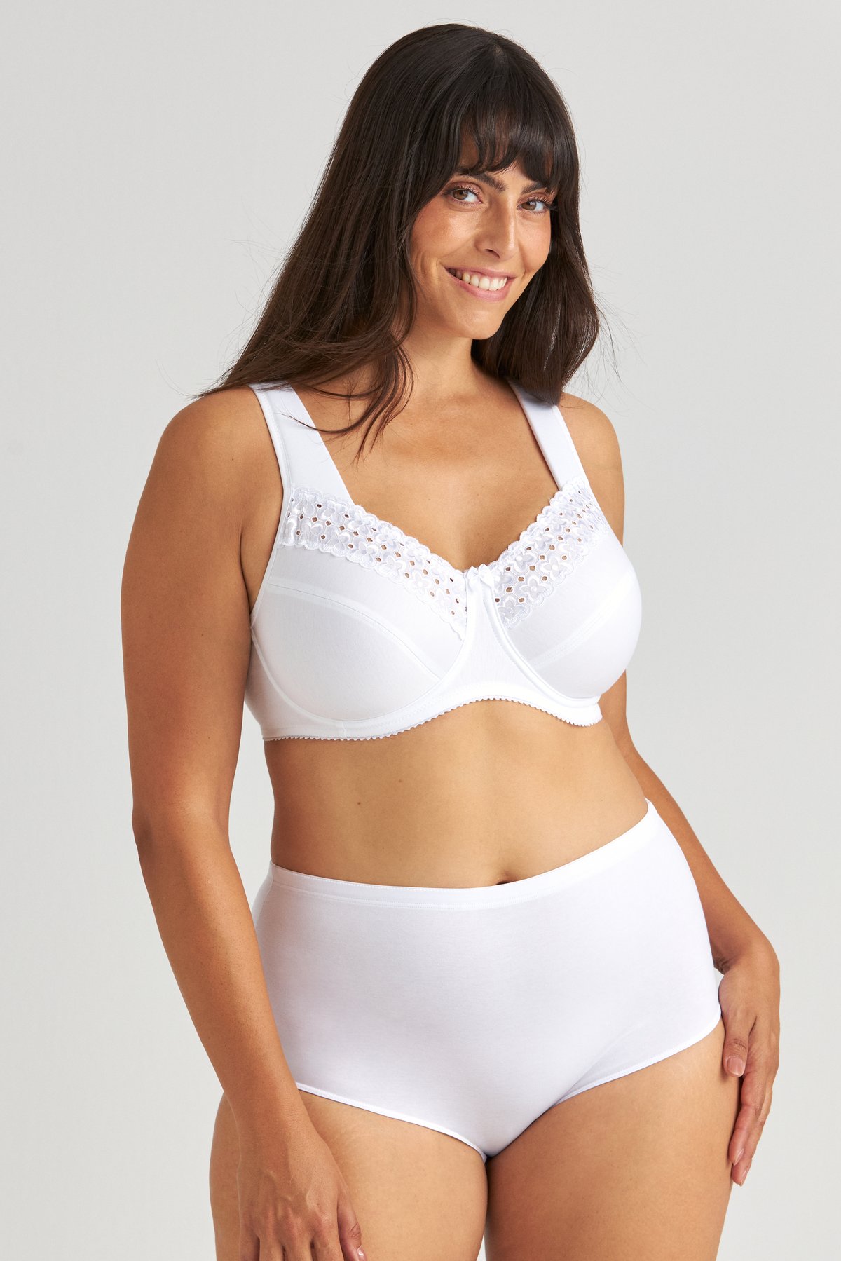 Broderie Anglaise bra