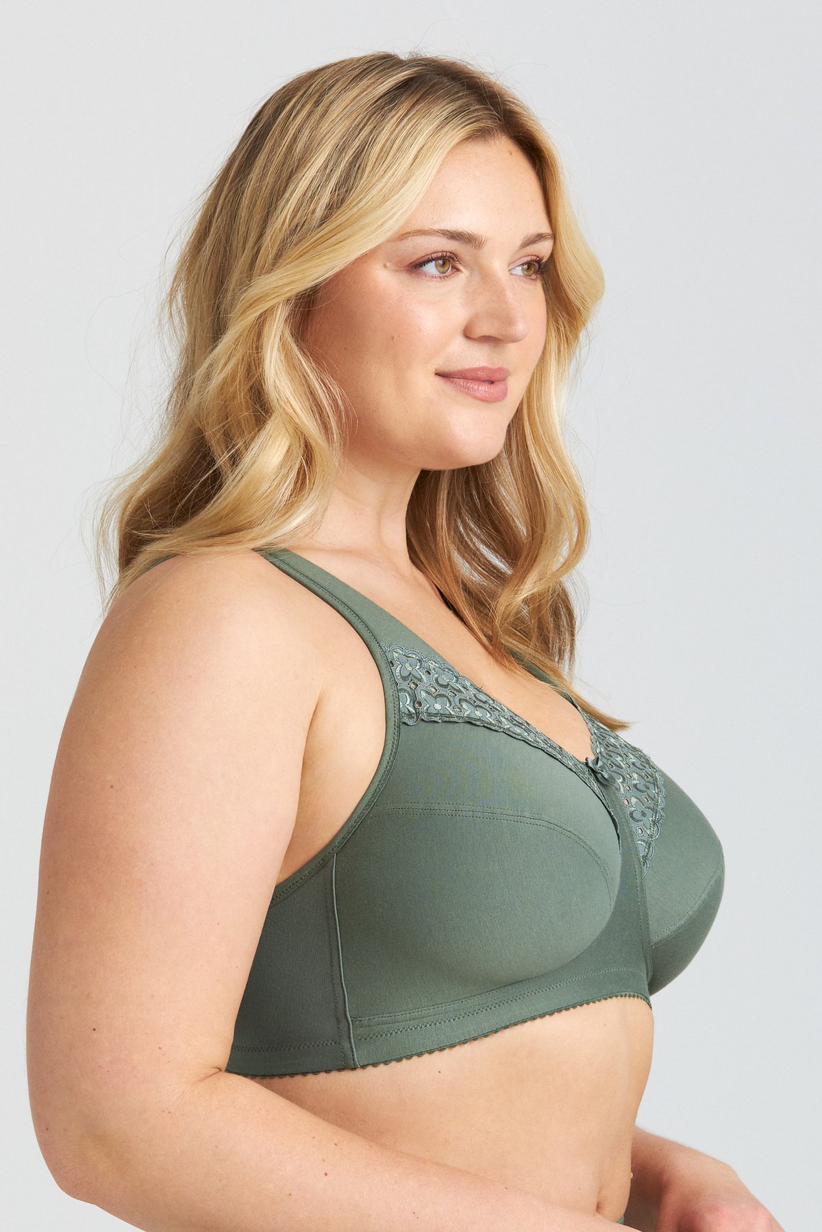 Broderie Anglaise bra