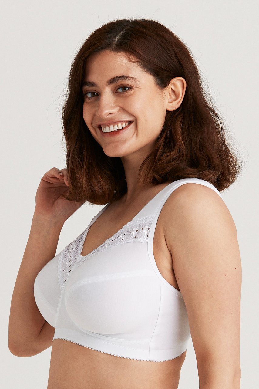 Broderie Anglaise bra