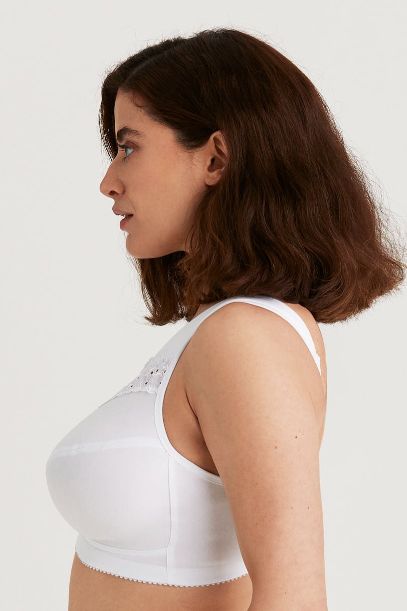 Broderie Anglaise bra